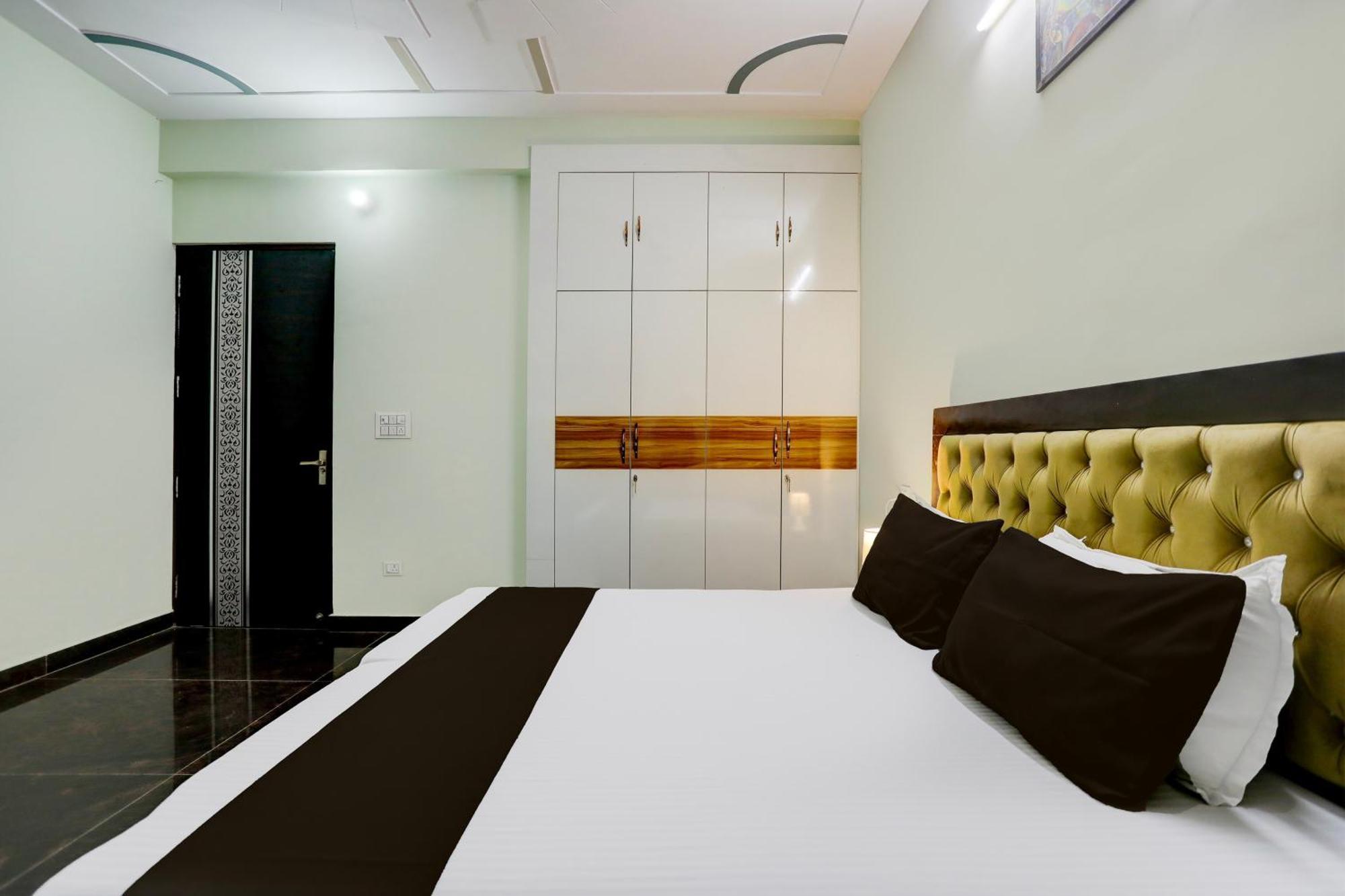 Hotel O Grand Epic Inn Noida Kültér fotó
